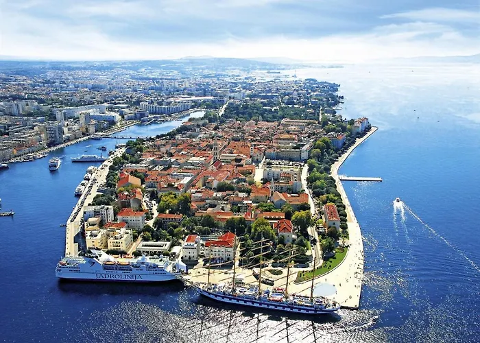Apartament In With Sea View, Terrace, Wi-fi Sukošan