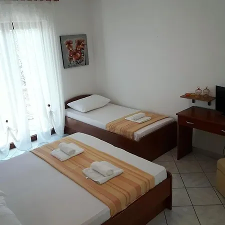 In With Sea View, Terrace, Wi-fi Apartment Sukosan