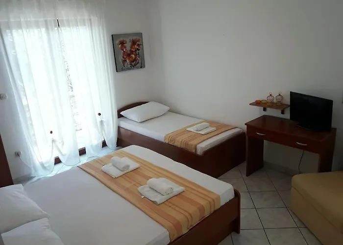 In With Sea View, Terrace, Wi-fi Apartamento Sukošan